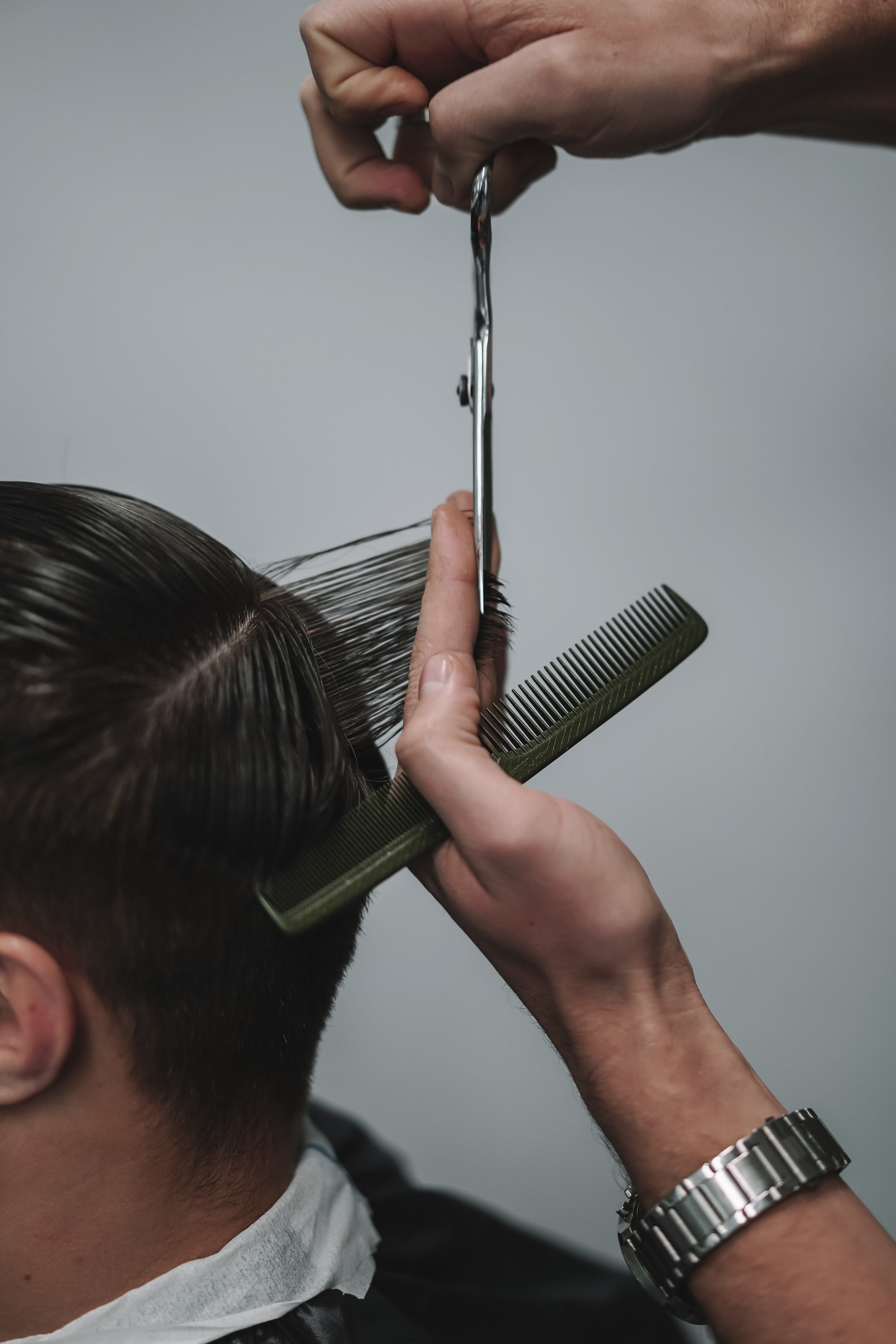 Pánský střih v Forbes Barbershop Praha — detail barbershopu