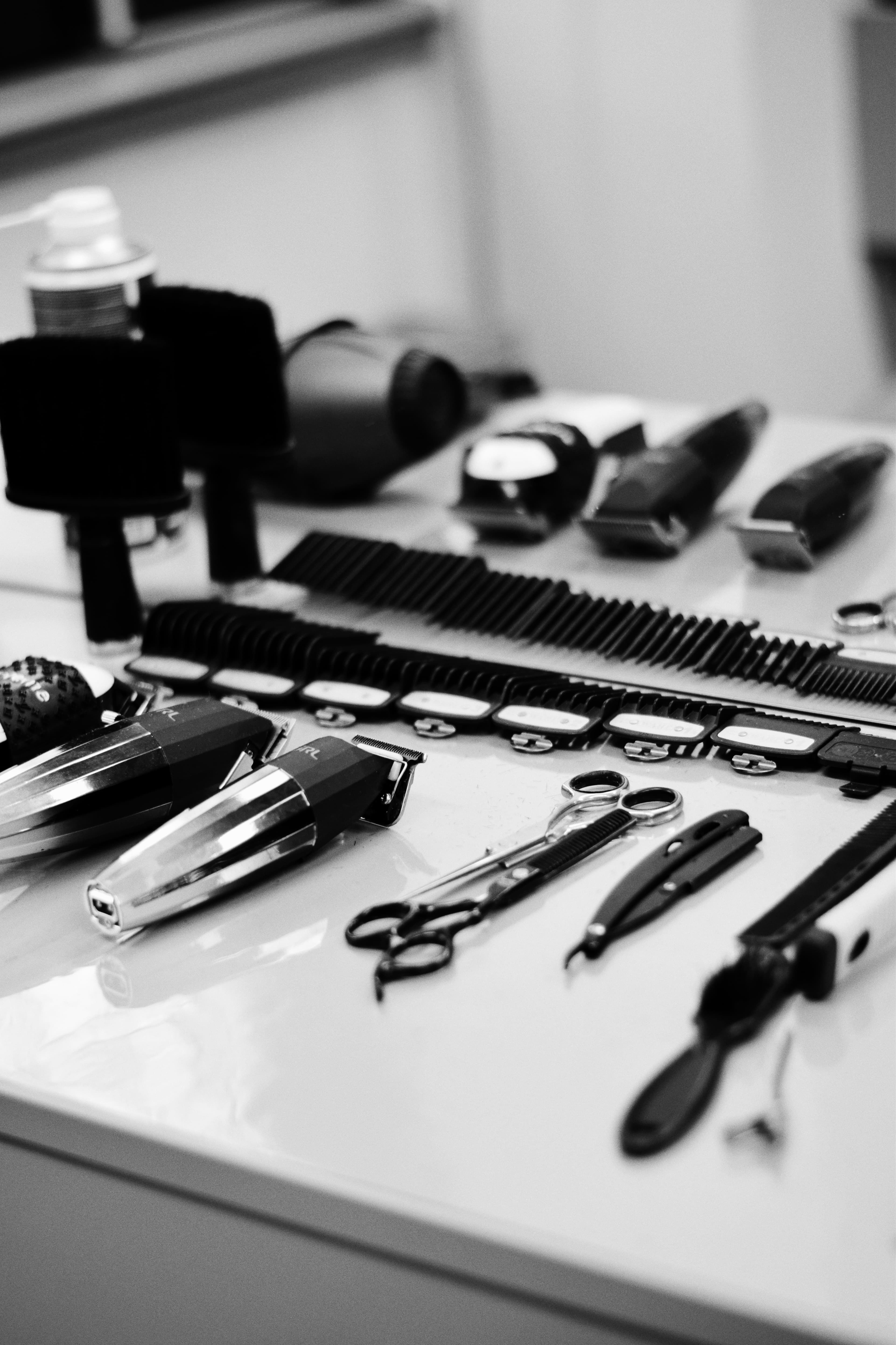 Pánský střih v Forbes Barbershop Praha — fade střih