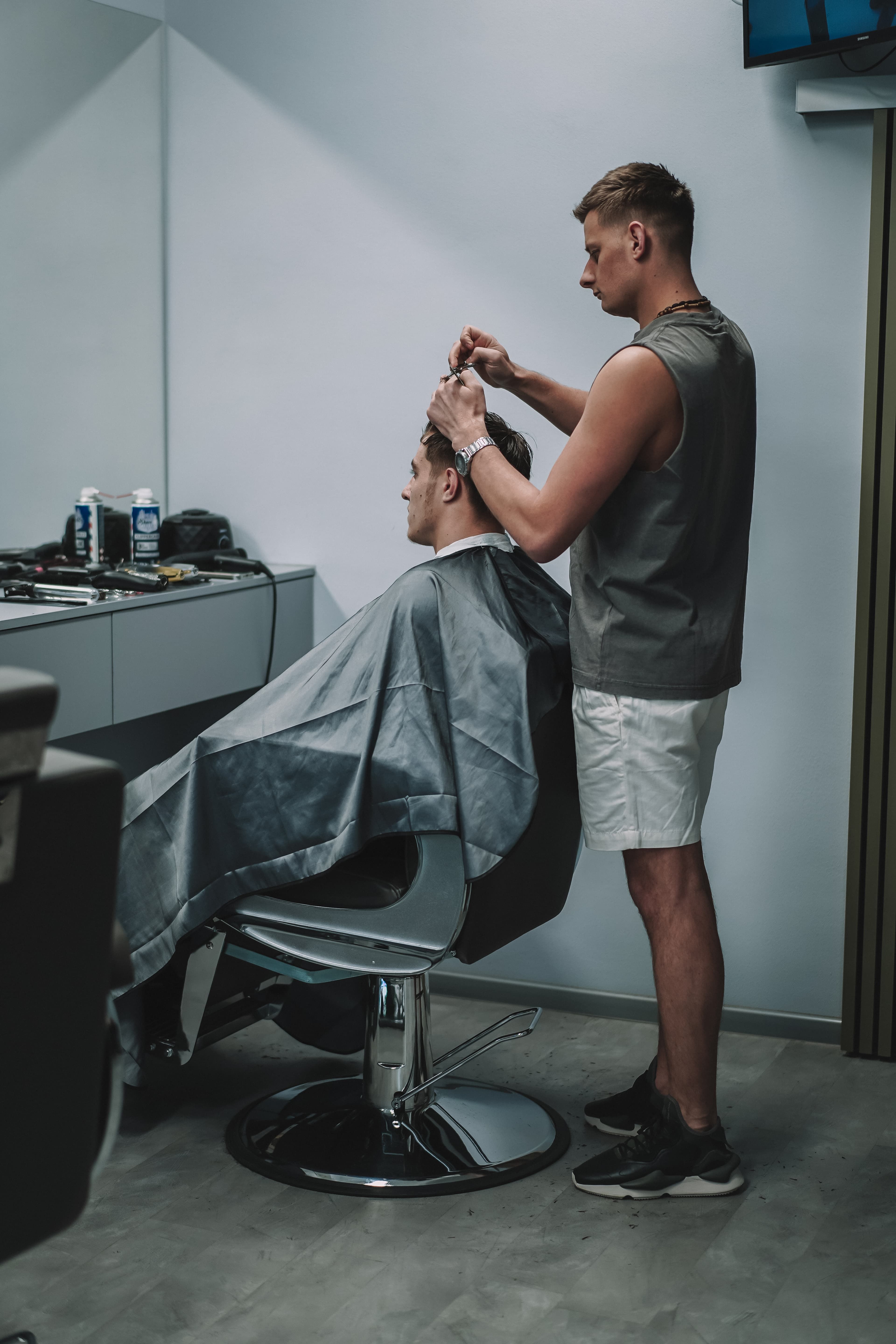 Pánský střih v Forbes Barbershop Praha — prémiový střih